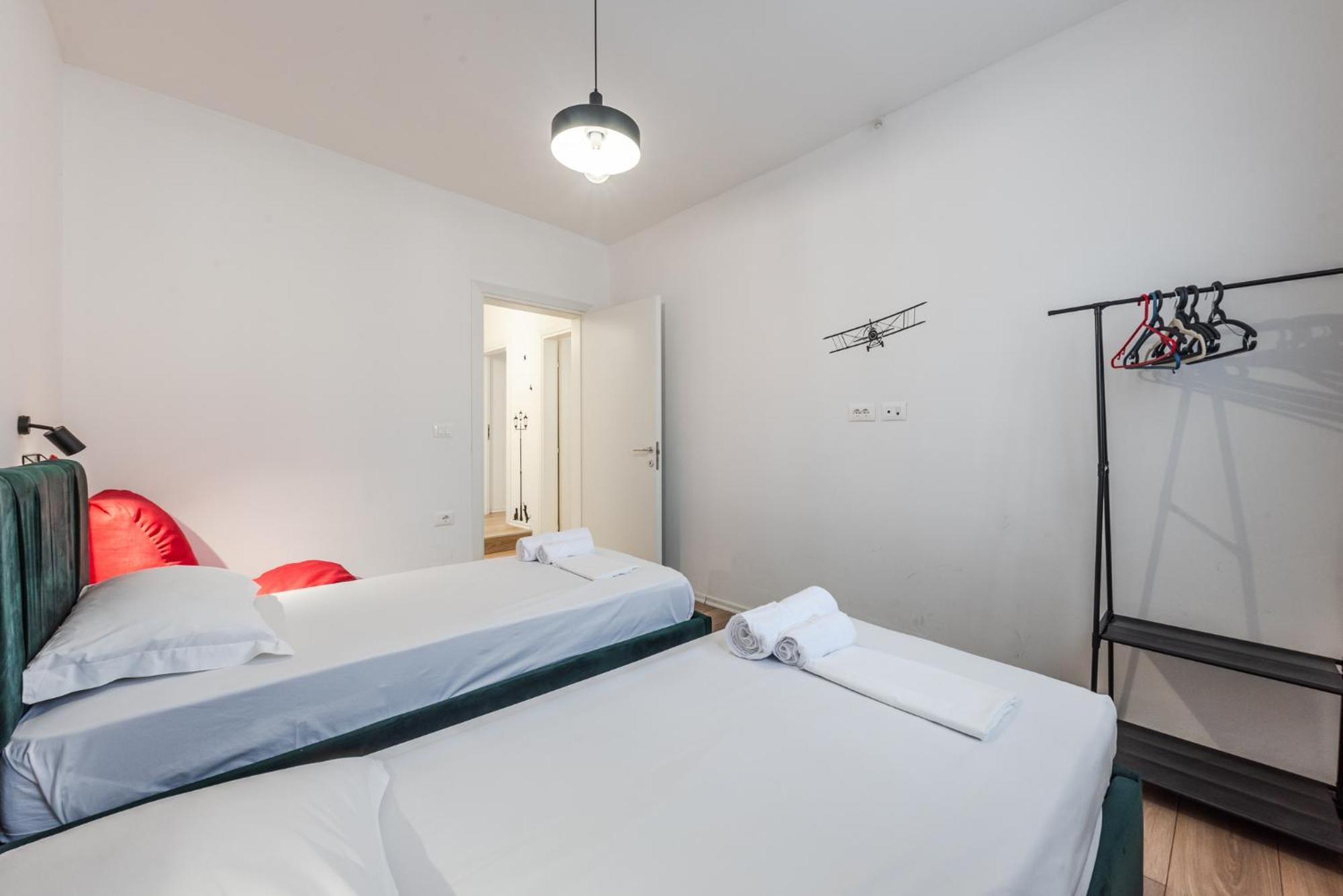 Noir Apartment By Kondo Stays Tirana Exterior foto