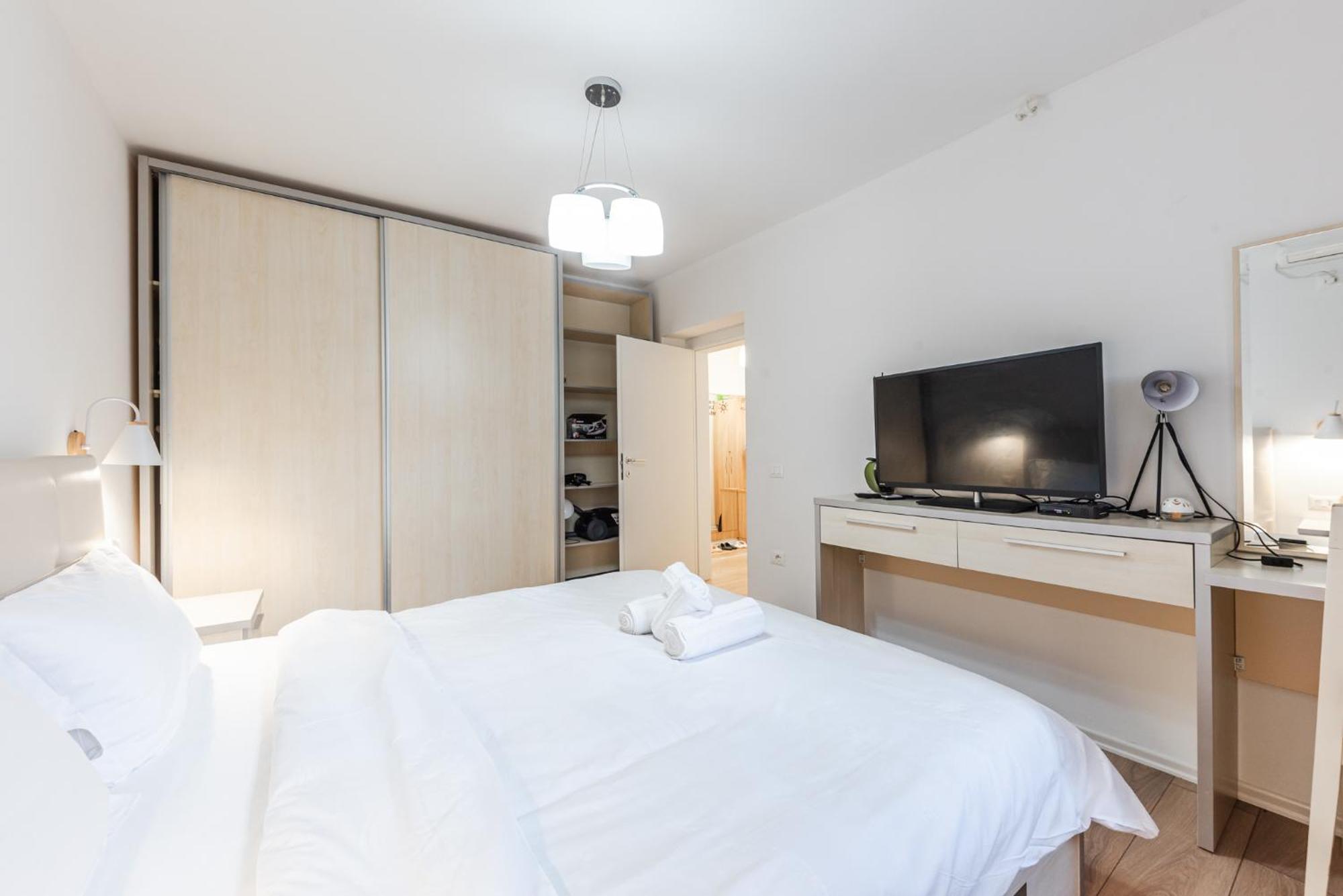 Noir Apartment By Kondo Stays Tirana Exterior foto